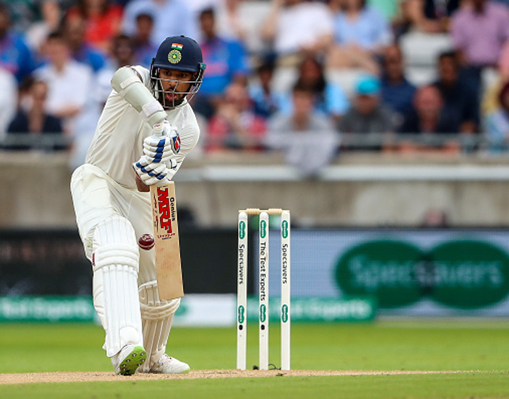 শিখর ধওয়ন: চলতি ইংল্যান্ড সফরে তেমন কিছু করতে পারেননি। দু-একটা ইনিংস ছাড়া বলার মতো কিছুই নেই।ইতিমধ্যেই তাঁকে বাদ দেওয়ার দাবি উঠতে শুরু করেছে। তবে তাঁর পরিবর্তে লোকেশ রাহুল একেবারেই হতাশ করেছেন। তাই কোহালির পছন্দের গব্বর ফের একটি সুযোগ পেতে পারেন।