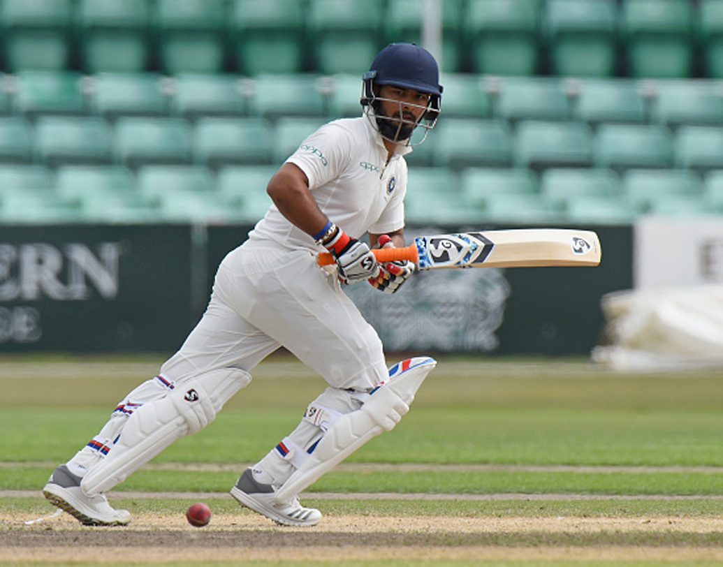 ঋষভ পন্থ: এই ম্যাচে উইকেটের পিছনে দাঁড়াতে দেখা যেতে পারে পন্থকে। সুযোগ পেলেও তেমন কিছু করতে পারেননি দীনেশ কার্তিক। ফলে টেস্ট অভিষেক হতে পারে পন্থের।