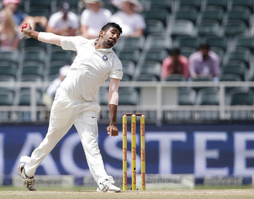 জসপ্রীত বুমরাহ: ইংল্যান্ডের মতো পরিবেশে বুমরাহ কার্যকর হয়ে ওঠার সম্ভাবনা ছিল। কিন্তু, তাঁর চোট দলকে বড় ধাক্কা দিয়েছে। ফিট হলে আজকের ম্যাচে তাঁর থাকার সম্ভাবনা রয়েছে। তা না হলে সুযোগ পেতে পারেন উমেশ যাদব।