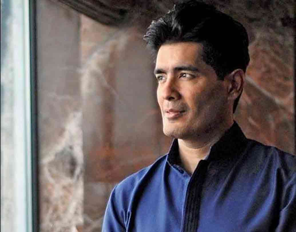 আজ রাত থেকেই নাকি মুম্বইতে প্রিয়ঙ্কার বাড়িতে যাবেন ডিজাইনার মণীশ মলহোত্র। প্রিয়ঙ্কার দীর্ঘদিনের বন্ধু মণীশ থাকবেন তাঁর জীবনের এই গুরুত্বপূর্ণ দিনে।