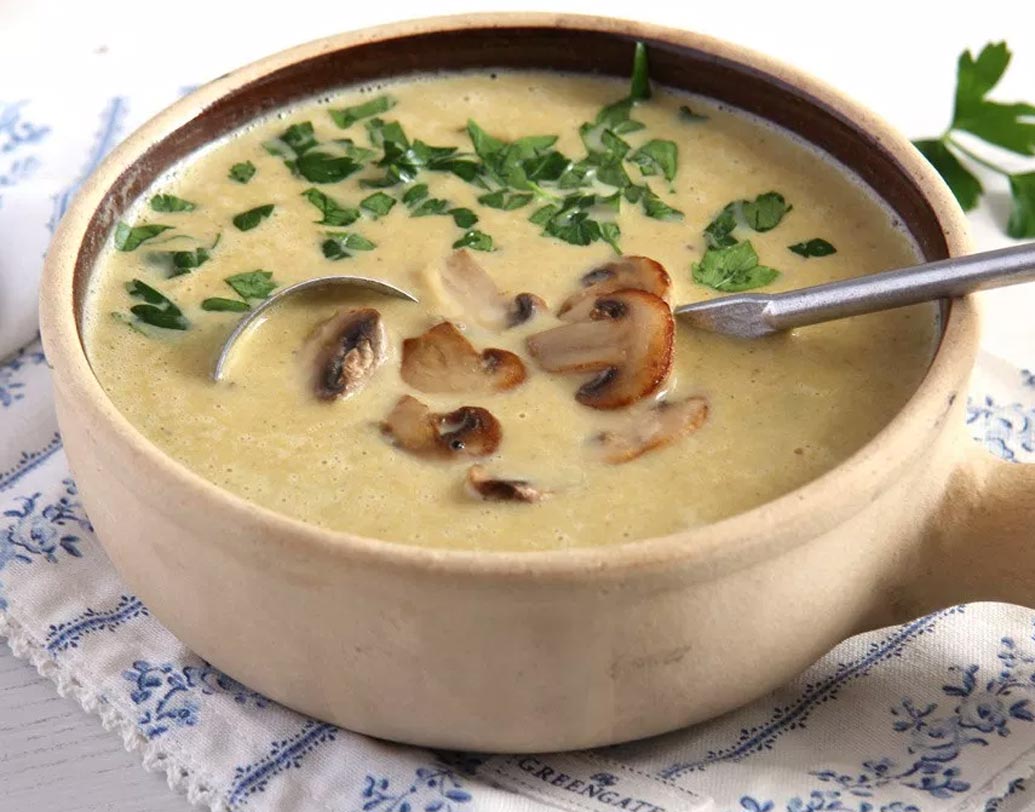 ওভারহেড লকারে মাশরুম স্যুপ ছিল। বাক্সের ঢাকনা আলগা হতেই সেই স্যুপ পড়ে যায় লকারে। মাশরুমে অ্যালার্জি ছিল এক ব্যক্তির। ২০০৮ সালে ব্রাসেলস থেকে ডাবলিন যাওয়ার পথে ডাবলিনে জরুরি অবতরণ করে বিমানটি।