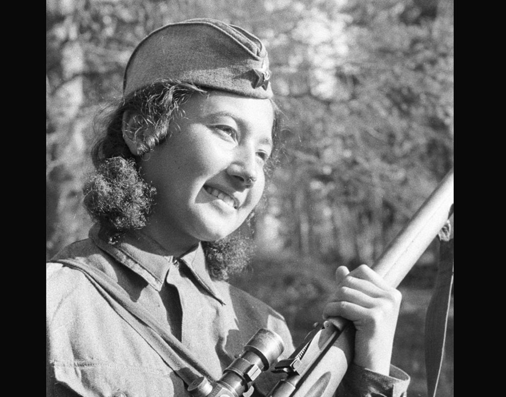 আনাস্তাসিয়া স্টেপানভ: একদিনেই ২০ জনকে মেরেছিলেন দ্বিতীয় বিশ্বযুদ্ধের সময়। স্তালিনগ্রাদের বাহিনীর অন্যতম এই সদস্য ক্যামোফ্লেজে অত্যন্ত দক্ষ ছিলেন। আড়াল থেকেই চালাতেন হামলা।