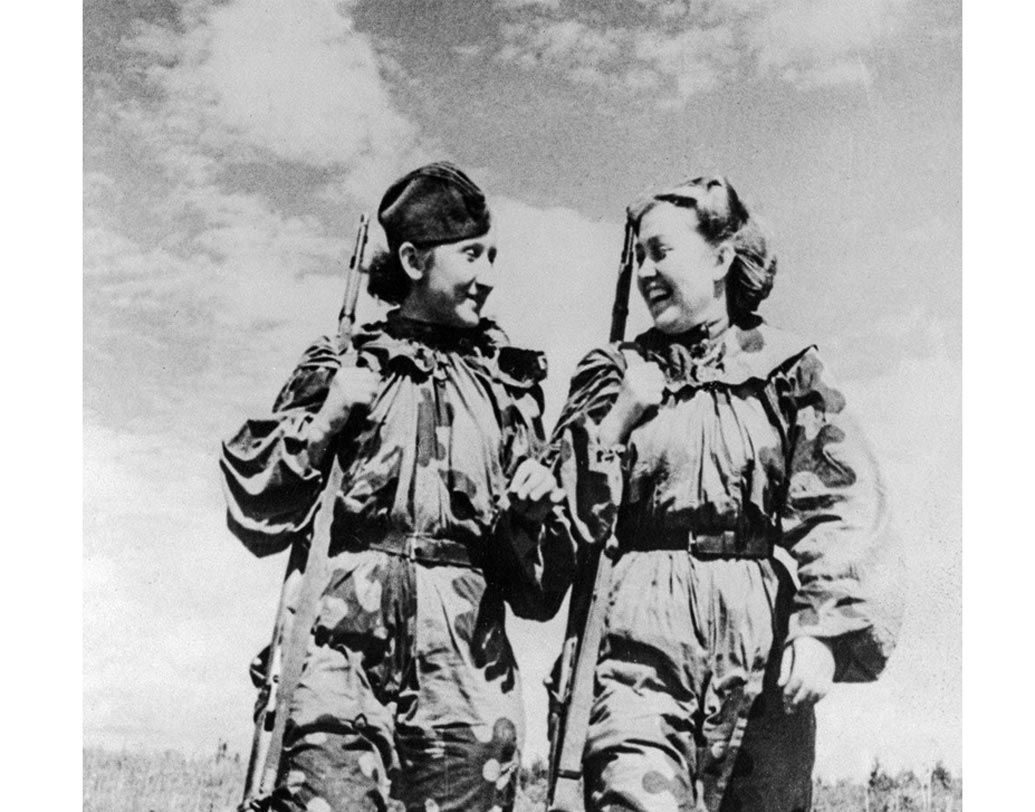 সি বাইকোভা ও আর স্ক্রিপনোকোভা: এই দু’জন স্নাইপার ১৯৪৩ সালের যুদ্ধে গুরুত্বপূর্ণ ভূমিকা পালন করেন। হিটলারের নাজি বাহিনীর ত্রাসের অন্যতম দুই কারণ ছিলেন এঁরাই।