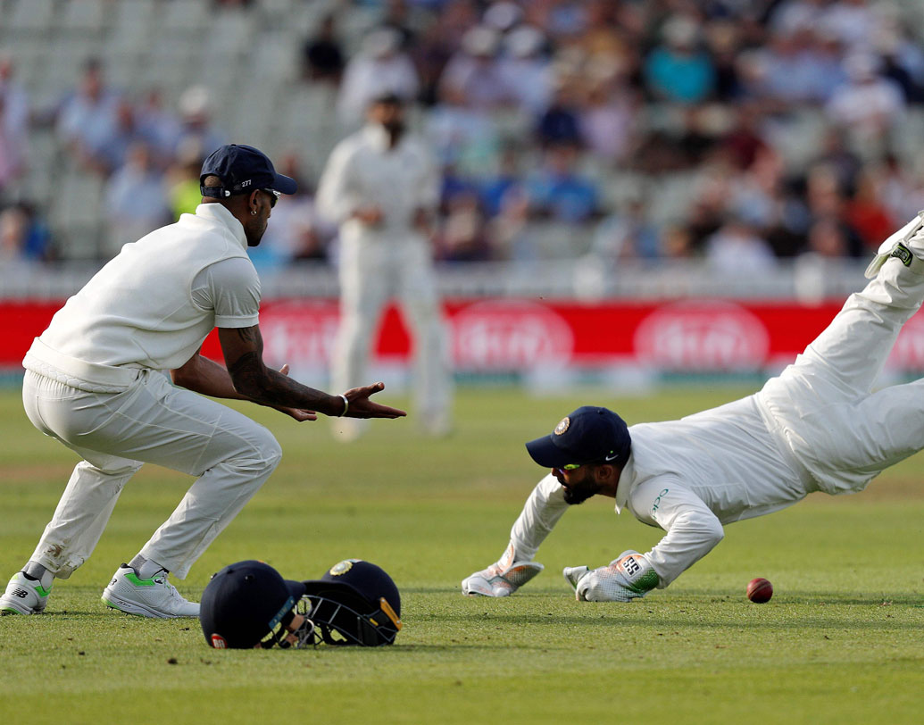 শিখর ধওয়ন: টি-২০ এবং এক দিনের ম্যাচে তেমন কিছু করতে পারেননি। দু-একটা ম্যাচ ছাড়া ফর্মে দেখা যায়নি শিখরকে। আর তার পরই মনে করা হয়েছিল হয়তো টেস্টে থেকে বাদ পড়তে চলছেন তিনি।