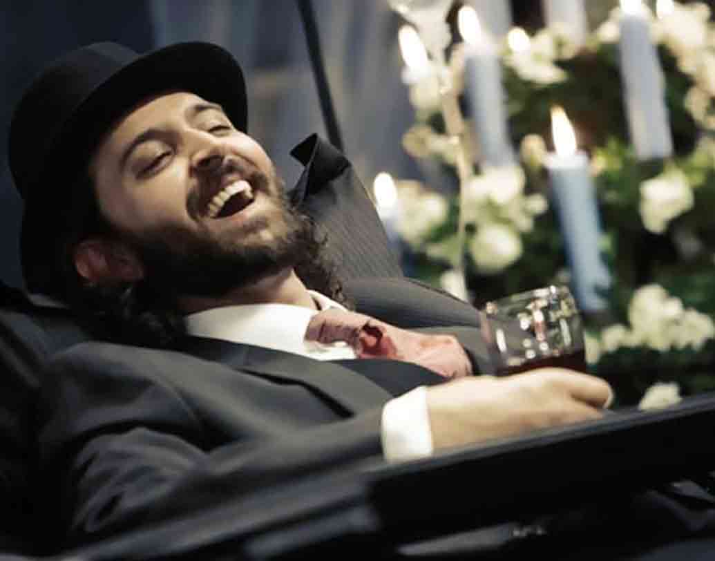 হৃত্বিক রোশন এক বার বলেছিলেন, ‘গুজারিশ’ করার পর তাঁর আশপাশের দুনিয়াটাই বদলে গিয়েছে। রোশন জুনিয়রের কথায়, “এটা আমার কেরিয়ারের সবচেয়ে চ্যালেঞ্জিং রোল ছিল। আবার একই সঙ্গে সবচেয়ে সোজাও বটে!” কেন? “এ রকম মানুষের সঙ্গে দেখা হওয়ার পর মনে হয়, এ দুনিয়ায় কত গভীরতা রয়েছে! তখন এই চরিত্রে মিশে যাওয়াটাও সহজ হয়ে পড়ে।”