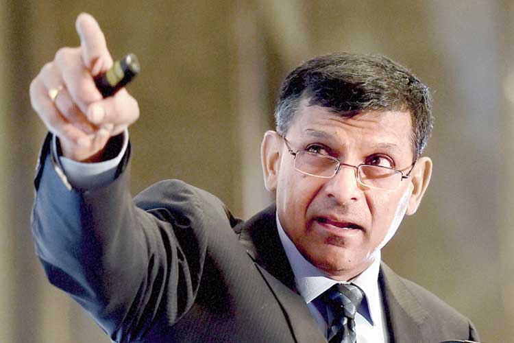 সংশ্লিষ্ট মহলের দাবি, ভোটের বাজারে বেকারত্ব এবং মূল্যবৃদ্ধিই যে তাদের সব থেকে বড় মাথাব্যথা, তা বিলক্ষণ বুঝতে পারছে কেন্দ্র। 