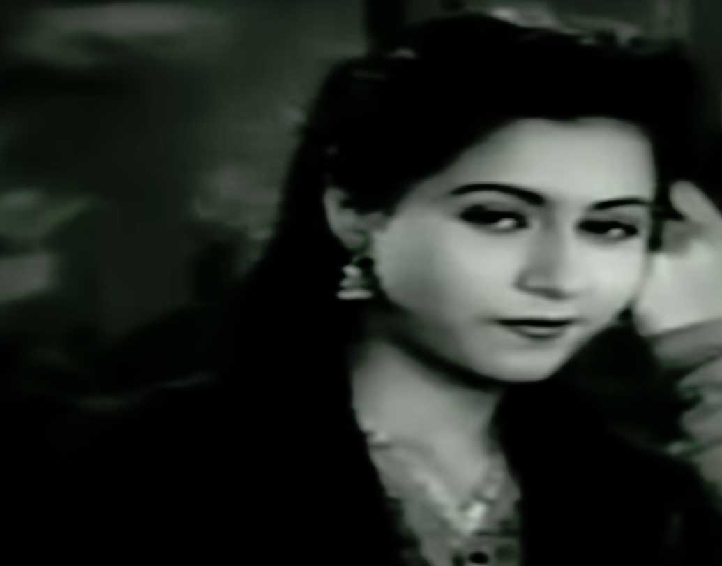 মধুবালা: বলিউডের প্রথম হরর ফিল্মে মুখ্য ভূমিকায় ছিলেন মধুবালা। তাঁর অসামান্য অভিনয় মন কেড়েছিল দর্শকদের।