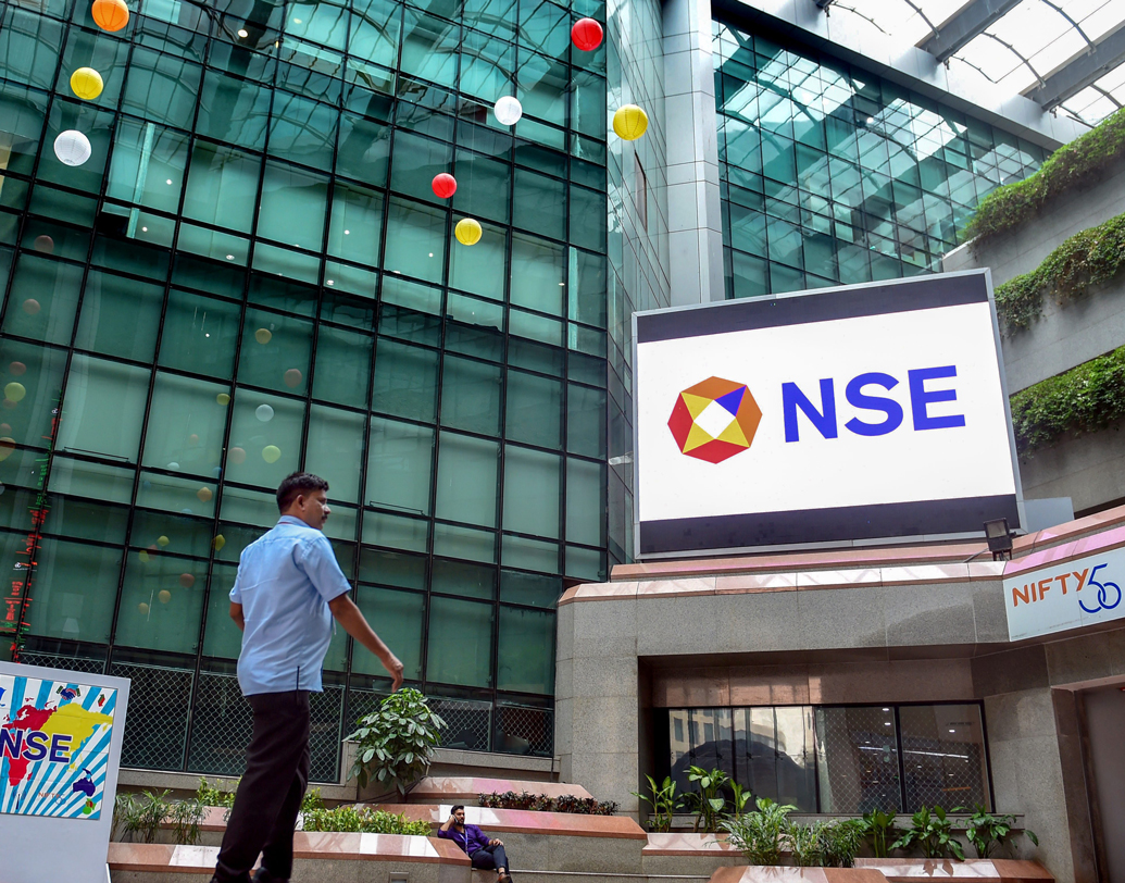 নোবল পলিমার্স ও সমরুদ্ধি রিয়েলটি-র বিরুদ্ধে আর্থিক ফলাফল প্রকাশ করলেও প্রয়োজনীয় জরিমানা জমা না দেওয়ার অভিযেগ করেছে বম্বে স্টক এক্সচেঞ্জ।