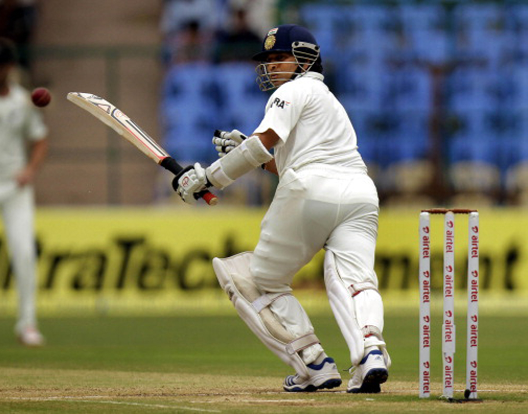 সচিন তেন্ডুলকর: আধুনিক ‘ডন’কে বাদ দিয়ে তো আর দল গড়া সম্ভব নয়। শুধু ইংল্যান্ড কেন, বিশ্বের যে কোনও প্রান্তেই তিনি বিপক্ষ দলের ক্ষেত্রে ভয়ের কারণ। তবে আমাদের দলে তিনি তাঁর পছন্দের চার নম্বরে নয়, থাকবেন ওপেনার হিসাবে।