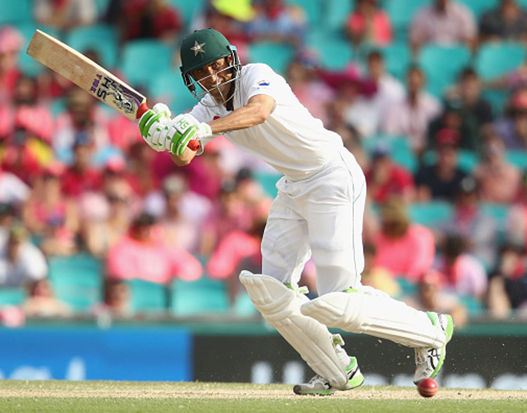 ইউনিস খান: পাক ক্রিকেটার ইউনিস খান চার নম্বরের পক্ষে আদর্শ। প্রয়োজনে যেমন দ্রুত রান তোলার ক্ষমতা ছিল তাঁর, তেমনই দলের প্রয়োজনে আস্তে খেলার ক্ষমতাও ছিল।