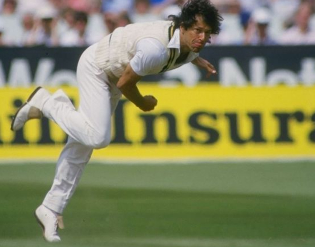 ইমরান খান: ভারত-পাকিস্তানের এই স্বপ্নের একাদশের অধিনায়ক ইমরান খান। শুধু বোলিং নয় ব্যাটিংয়ের ক্ষেত্রেও দলের ভারসাম্য বজায় রাখার ক্ষেত্রে তিনি বড় ভরসা।