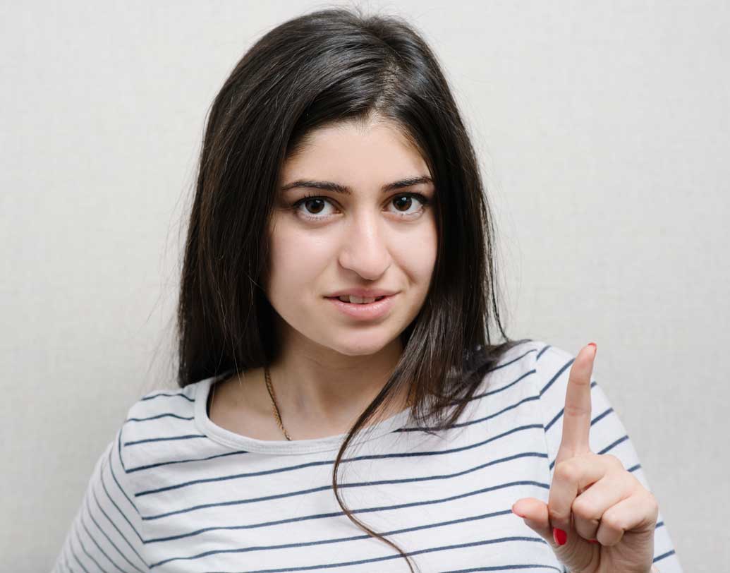 বেশির ভাগ মনোবিদের মতে, সপ্তম বা অষ্টম শ্রেণি থেকেই আপনার সন্তানের ব্যবহারিক কিছু পরিবর্তন আসে। সন্তানের ব্যবহারের বদলের মধ্যেই তার ভাবনা, বেড়ে ওঠা ও সঙ্গ সম্পর্কে ধারণা করা যায়। তাই তার মনের হদিশ জানতে আগে তার ব্যবহারের প্রতি নজর রাখুন। ছবি: শাটারস্টক।