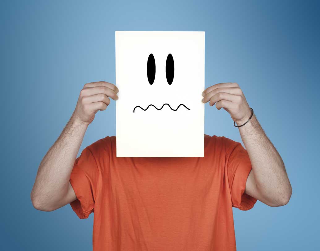 কেবল মনের উপর চাপ থেকেই নয়, অনেক সময় শারীরিক কোনও সমস্যা থেকেও এই হতাশা জন্মায়। মনোবিদদের মতে, অনেক সময়ই দেখা যায় বন্ধুরা একটু বেশি লম্বা হয়ে যাচ্ছে বা তারা স্লিম থাকলেও আপনার সন্তান পারছে না— এমন নানা জটিলতা এই বয়সে সহজেই থাবা বসায়। এমন হলে প্রয়োজনে তাকে শারীরিক সমস্যা মেটাতে চিকিৎসকের কাছে নিয়ে যান। ছবি: শাটারস্টক।