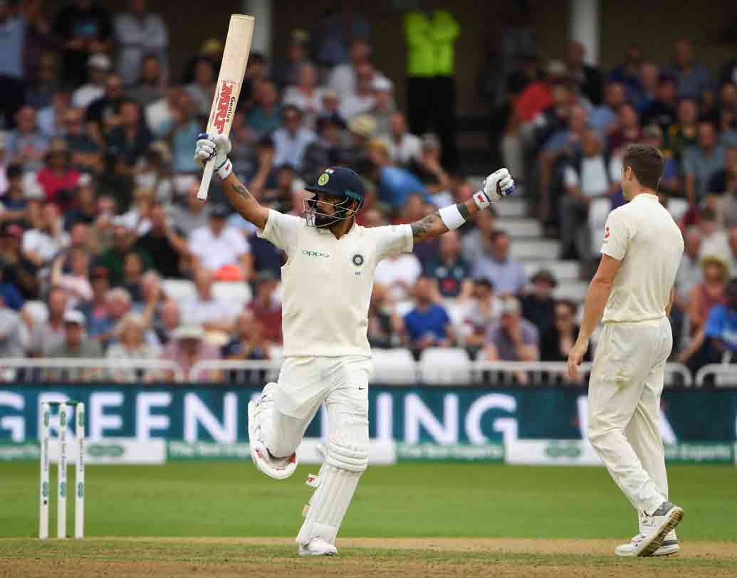 বিদেশের মাঠে টেস্ট সেঞ্চুরি সংখ্যার নিরিখে ভারতীয়দের মধ্যে চতুর্থ স্থানে উঠে এলেন বিরাট। তাঁর আগে কেবল মাত্র সচিন তেন্ডুলকর (২৯), রাহুল দ্রাবিড় (২১) এবং সুনীল গাওস্কর (১৮)— তিন জন রয়েছেন। বিদেশের মাঠে বিরাটের সেঞ্চুরির সংখ্যা ১৩টি।