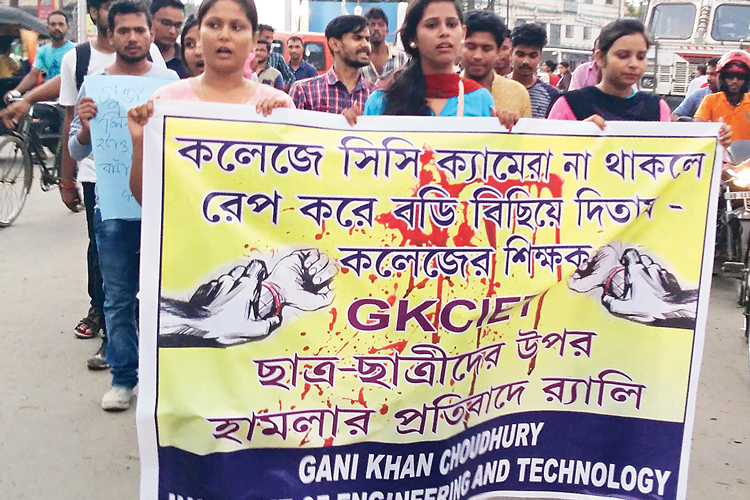Kolkata and Malda arranged a protest rally against students beating