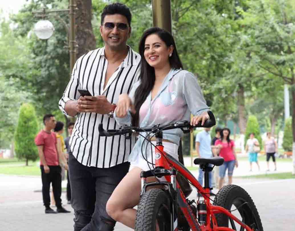 দেব আর কৌশানি উজবেকিস্তানে! কেন? পূজাই বা মুম্বই থেকে উড়ে গিয়ে জুড়ে বসেছেন কেন?