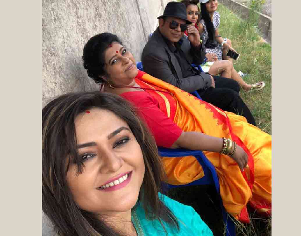 অন্য দিকে শাশ্বত চট্টোপাধ্যায়, রজতাভ, মানসী সিংহ, অর্ন মুখোপাধ্যায়, রোজা আর কনীনিকাকে নিয়ে দেব নাজেহাল!