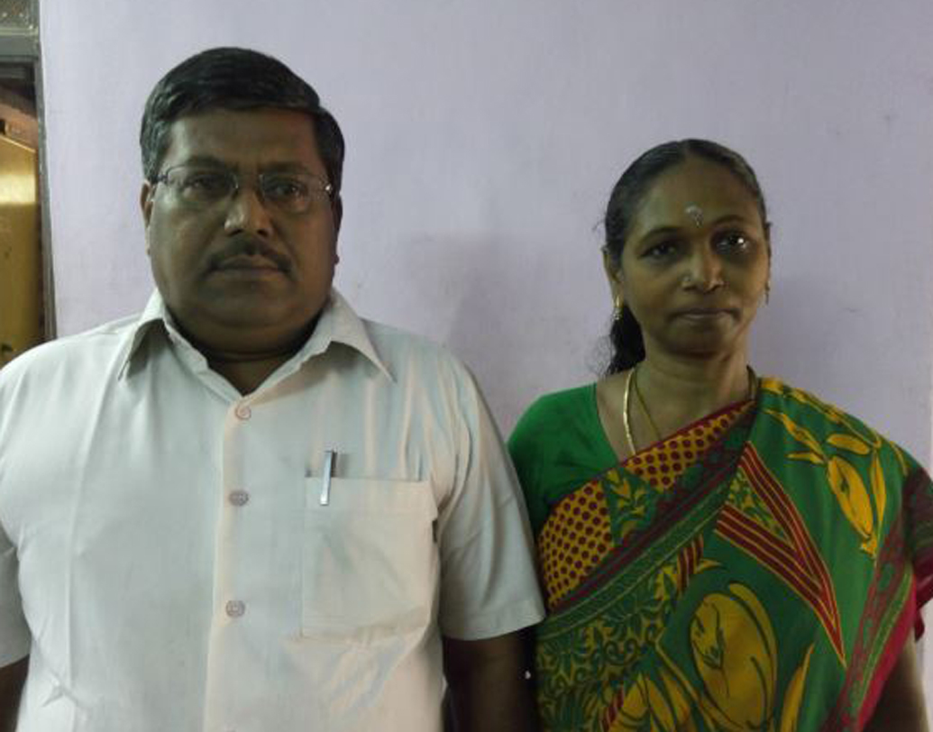 সাফল্যের জন্য স্ত্রীকে কৃতিত্ব দেন ভি এন পার্থিবন। দুই ছেলেমেয়েকে বড় করার দায়িত্ব স্ত্রী-র হাতেই তুলে দিয়েছেন। স্ত্রী-ও অবশ্য কম যান না। পুরোদস্তুর সংসার করার পরও তাঁর ঝুলিতে আছে ন’টি ডিগ্রি।