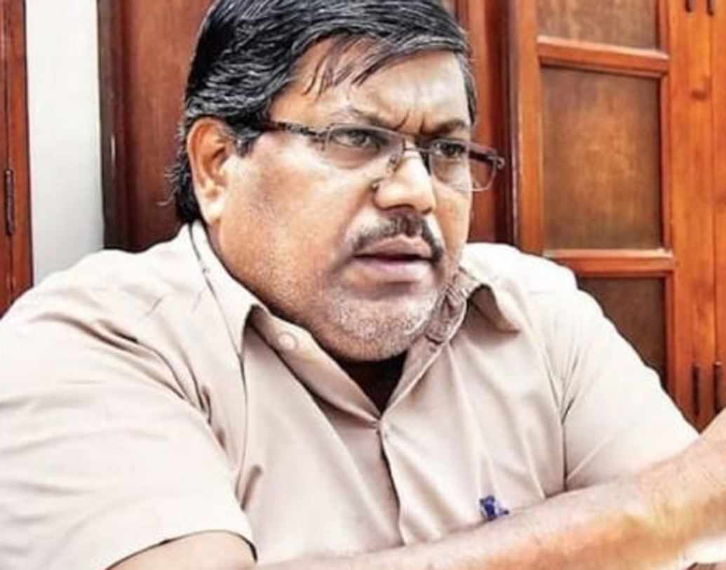 তবে পড়া মনে রাখতে গিয়ে অনেক সাধারণ জিনিষ ভুলে যান ভি এন পার্থিবান। কাছের মানুষ জনকেও অনেক সময় চিনতে পারেন না তিনি। মাঝে মধ্যে বাড়ির রাস্তাও গুলিয়ে ফেলেন।