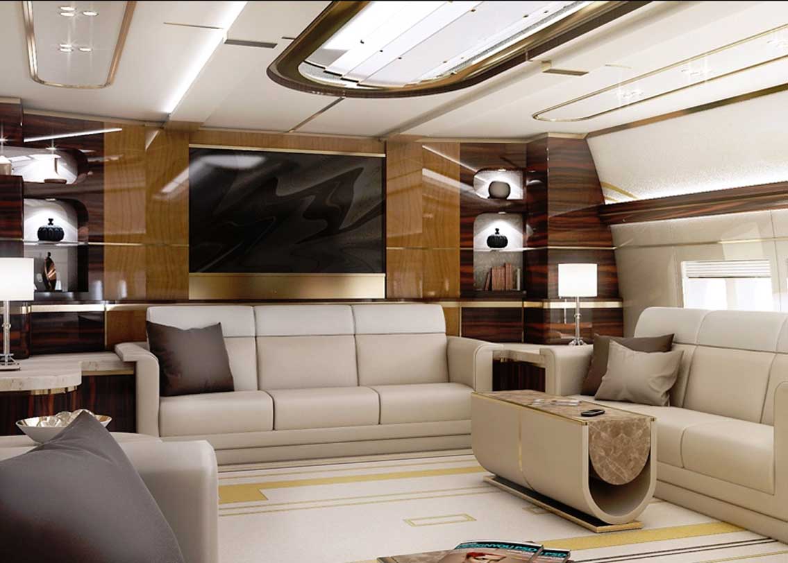 বিমানটি মোট ৪৬৭ জন যাত্রী নিয়ে যেতে পারে। কিন্তু কাতার রাজ পরিবার ভিতরের জায়গা বাড়ানোর জন্য আসন অনেকটাই কমিয়ে দিয়েছে। বর্তমানে সর্বাধিক মাত্র ৭৬ জন যাত্রী এবং ১৮ ক্রু মেম্বারের বসার জায়গা রয়েছে বিমানে।