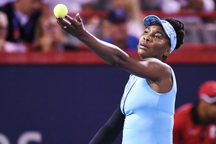 ভেনাস হলেন সেরেনা উইলিয়ামসের দিদি। ৩৮ বছর বয়সি জিতেছেন সাত গ্র্যান্ড স্ল্যাম। তবে এই মুহূর্তে তিনি নেমে গিয়েছেন ১৪ নম্বরে। ইউএস ওপেনের সূচি অনুসারে সব ঠিকঠাক থাকলে মহিলাদের সিঙ্গলসের তৃতীয় রাউন্ডে মুখোমুখি হতে পারেন দুই বোন। ভারতীয় ব্যাডমিন্টনের জগতে সাইনা বনাম সিন্ধুও একইরকম বহুল-চর্চিত লড়াই। ছবি: এএফপি।