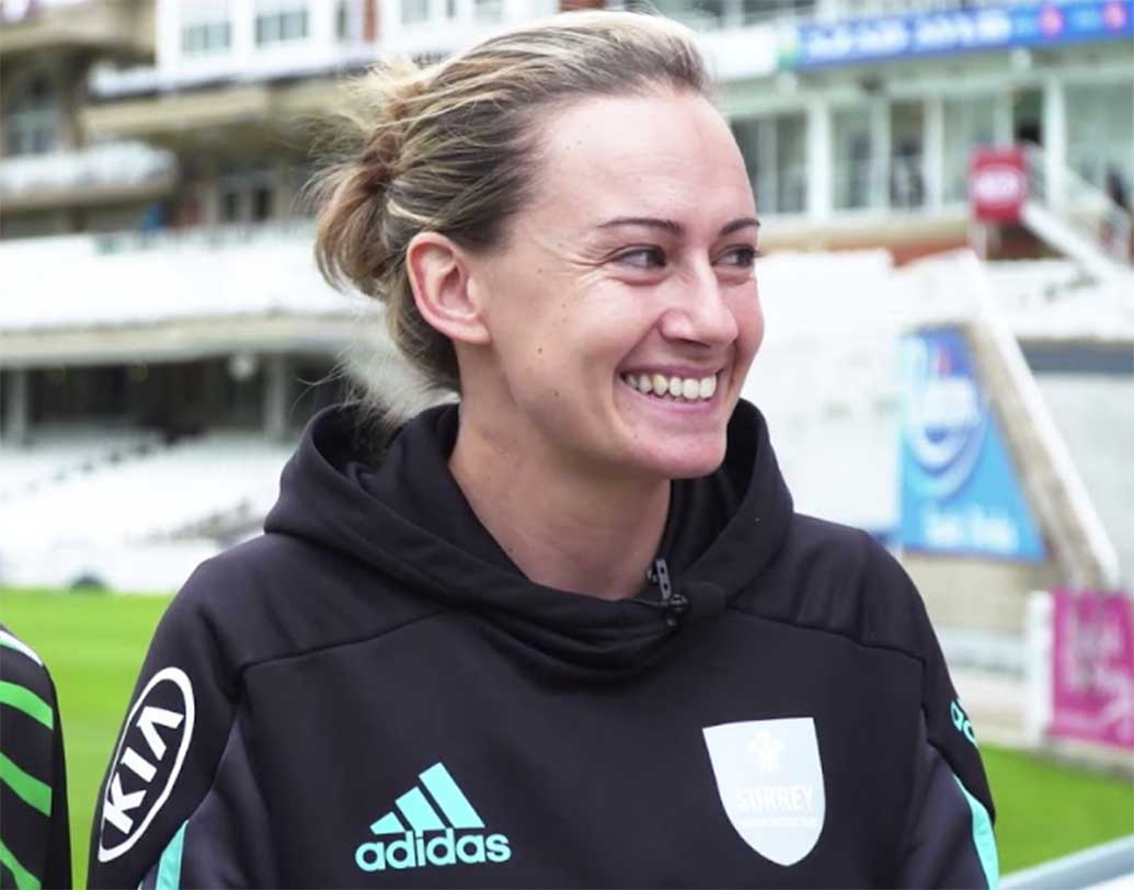 ক্রিকেটের তিন ফরম্যাটেই দক্ষতা দেখিয়েছেন ইংল্যান্ডের লরা মার্শ। অফস্পিনের পাশাপাশি ব্যাটেও দলকে ভরসা দেন। মিডিয়াম পেসার হিসাবে কেরিয়ার শুরু করলেও চোট-আঘাতের জন্য অফস্পিনকেই বেছে নিয়েছেন লরা। এখনও পর্যন্ত ৮ টেস্ট, ৯৫ ওডিআই ও ৬০ টি-২০ ম্যাচে সব মিলিয়ে ১৯৮টি উইকেট এবং ৩টে হাফ-সেঞ্চুরি রয়েছে তাঁর।