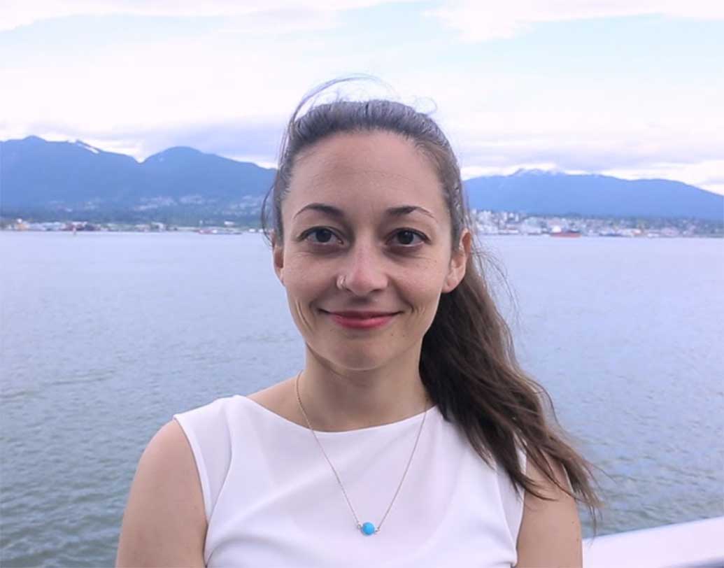 ওপেন করতে নেমে হামেশাই চার-ছয়ের বিস্ফোরণ ঘটান অস্ট্রেলিয়ার লিয়ে পল্টন। ঘরোয়া ক্রিকেটে নিউ সাউথ ওয়েলসের সদস্য লিয়ে মাঝে মধ্যে লেগ স্পিনও করেন। এখনও পর্যন্ত ২ টেস্ট, ৪৮ ওডিআই ও ৪০ টি-২০ ম্যাচে সেঞ্চুরি করেছেন ২টি। সঙ্গে রয়েছে ছ’টি হাফ-সেঞ্চুরিও।