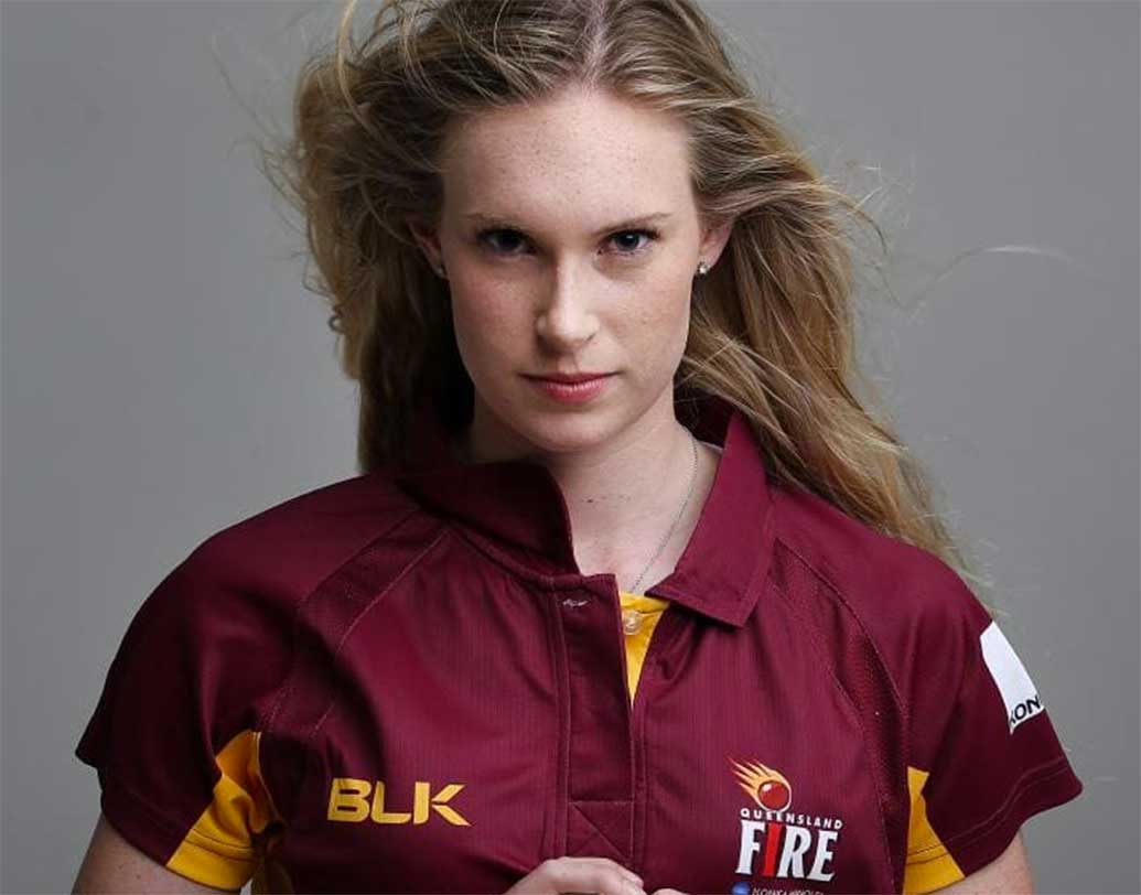 ২০১৩ থেকেই জাতীয় দলের নিয়মিত সদস্য অস্ট্রেলিয়ার হোলি ফারলিং। ২০১৩-র বিশ্বকাপের চার ম্যাচে ৯টি উইকেট (গড় ১০.৫৫) নিয়েছিলেন এই পেসার। সে বছর প্রথম মহিলা ক্রিকেটার হিসাবে কুইন্সল্যান্ডের বর্ষসেরা ক্রিকেটার নির্বাচিত হন। ৩ টেস্ট, ২২ ওডিআই ও ৯ টেস্টে মোট ৩২টি উইকেট নিয়েছেন হোলি।