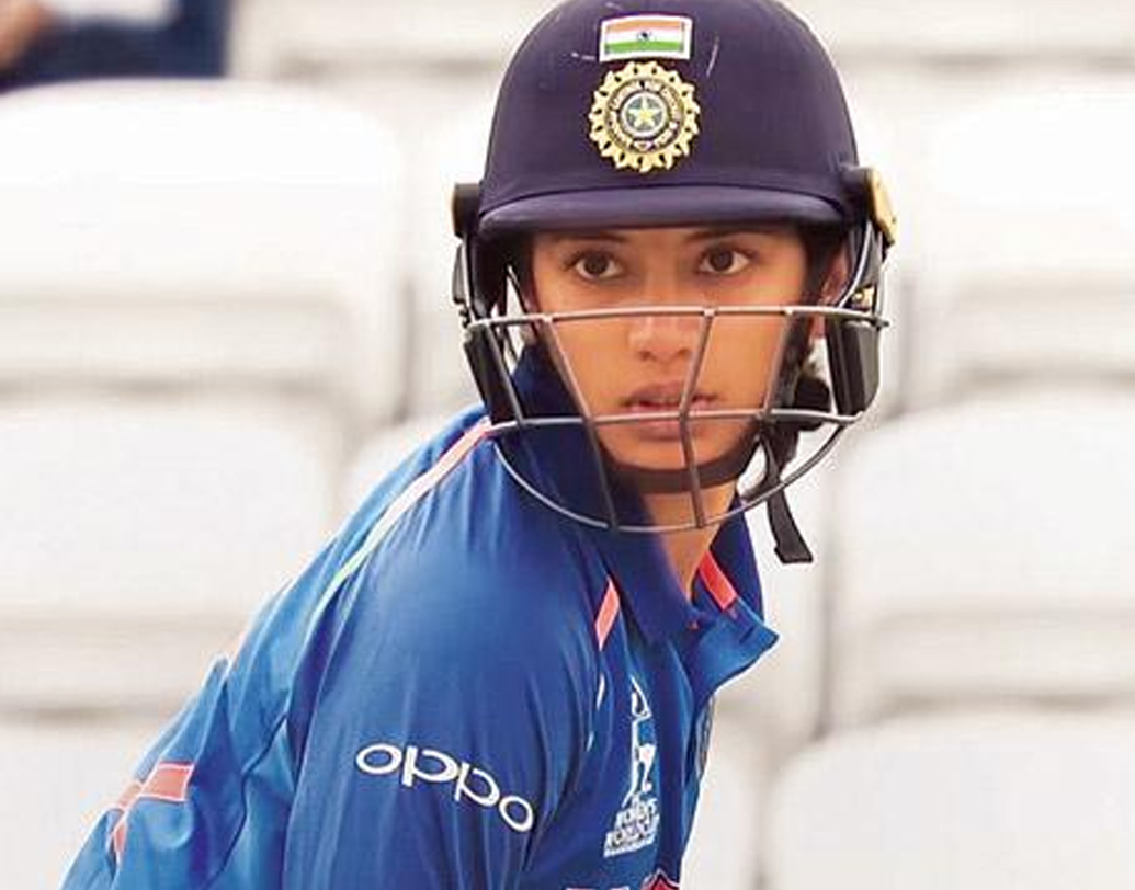 বাঁ-হাতি স্মৃতি মনদনাকে অনেকেই ‘ন্যাশনাল ক্রাশ’ বলে ডাকেন। ব্যাটিং ছাড়া অফ স্পিনেও সমান দক্ষতা রয়েছে তাঁর। হরমনপ্রীত কউরের পর দেশের গণ্ডি ছাড়িয়ে অস্ট্রেলিয়ার বিগ ব্যাশে খেলেছেন। ২০১৬-এ ব্রিসবেন হিটে’র হয়ে খেলেন স্মৃতি। ২ টেস্ট, ৪১ ওডিআই ও ৩৬ টি-২০তে ৩টে সেঞ্চুরি ও ১৭টি হাফ সেঞ্চুরি রয়েছে তাঁর।