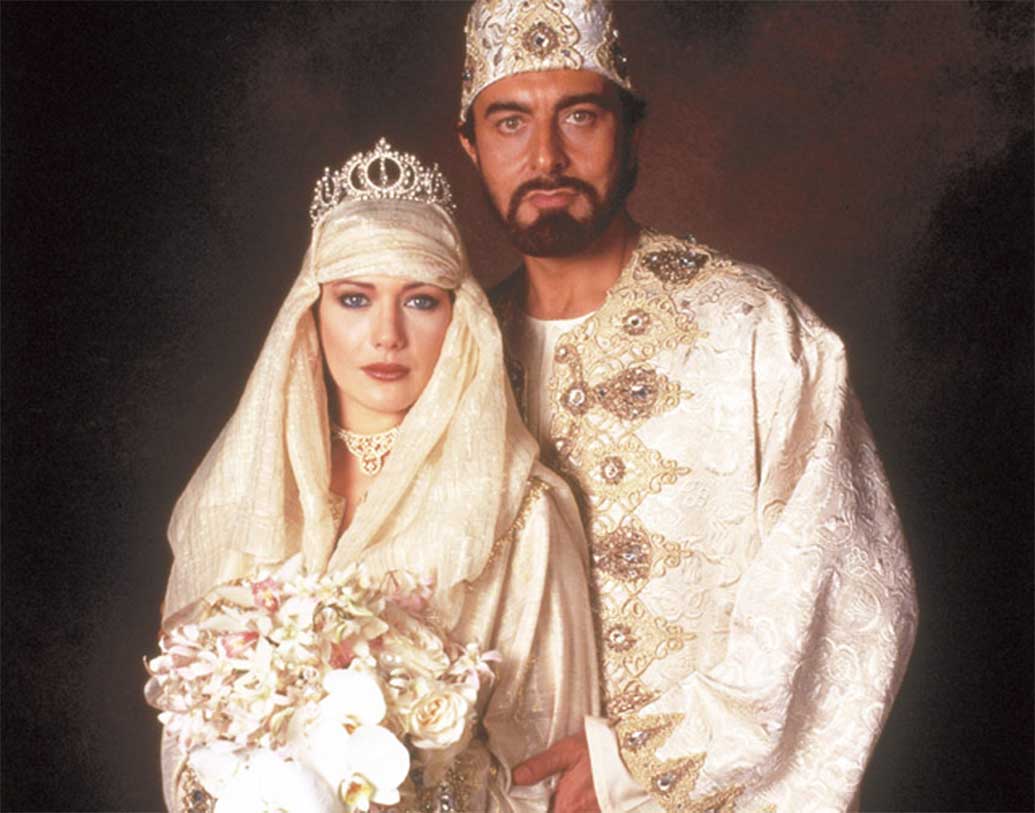 প্রিয়ঙ্কা চোপড়ার হলিউড পাড়ি দেওয়ার বহু কাল আগেই সেখানে পা রেখেছিলেন কবীর বেদী। টেলি-সিরিজে অভিনয়ের ব্যাপারে এ দেশের স্টারদের মধ্যে একেবারে প্রথম সারিতে রয়েছেন তিনি। নয়ের দশকে ‘দ্য বোল্ড অ্যান্ড দ্য বিউটিফুল’-এ কবীরের রাজকীয় চেহারা এখনও অনেকে মনে রেখেছেন।