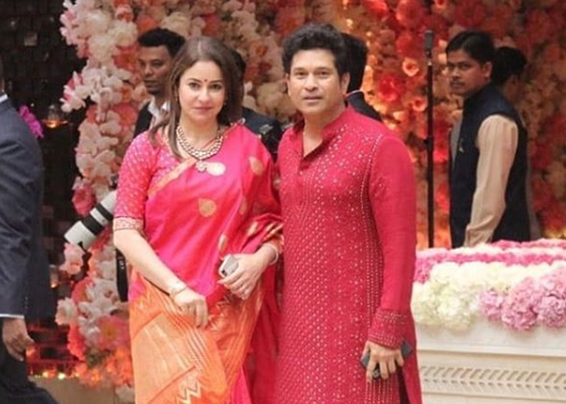 ১৮ বছর ধরে এক সঙ্গে রয়েছেন সচিন তেণ্ডুলকর এবং তাঁর স্ত্রী অঞ্জলি। অঞ্জলি সচিনের থেকে ৬ বছরের বড়। কিন্তু তাঁদের সম্পর্কের মাঝে কখনও বয়স বাধা হয়নি।