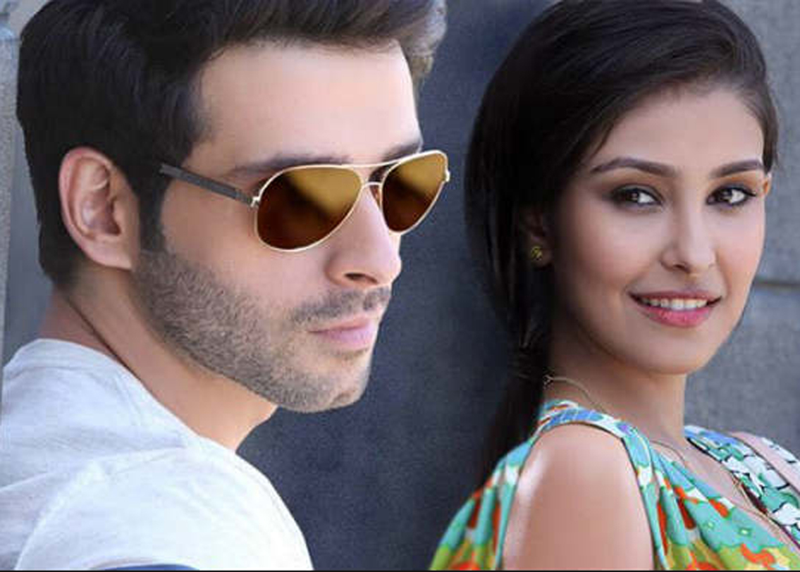 হিন্দি ফিল্ম ইন্ডাস্ট্রিতে রোম্যান্টিক হিরো বলে পরিচিত গিরীশ কুমার। বলিউড ডেবিউ ২০১৩ সালে শ্রুতি হাসানের বিপরীতে রামাইয়া বাস্তাবাইয়া ছবি দিয়ে। ২০১৫ সালে ছেলেবেলার বন্ধু কৃষ্ণ মাঙ্গওয়ানিকে বিয়ে করেন। কিন্তু কেরিয়ারের স্বার্থে বিয়ের কথা প্রকাশ করেননি।