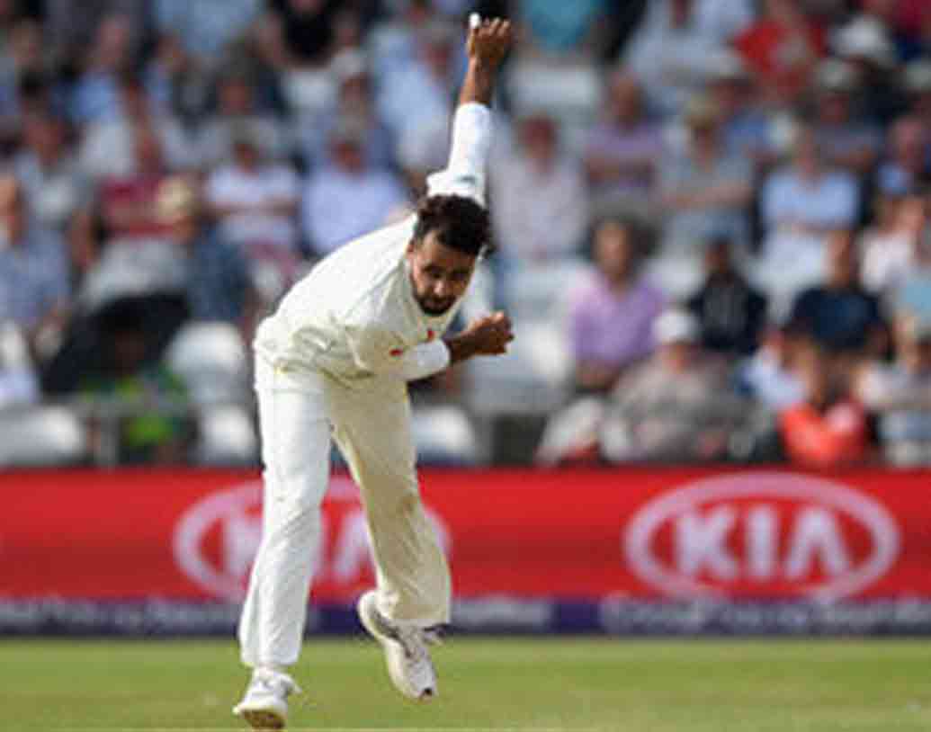 ফাহিম আশরফ: পাক পেস ব্যাটারির অন্যতম সদস্য ফাহিমের গড় গতি ১৩৩-১৩৫ কিমি/ঘণ্টা।