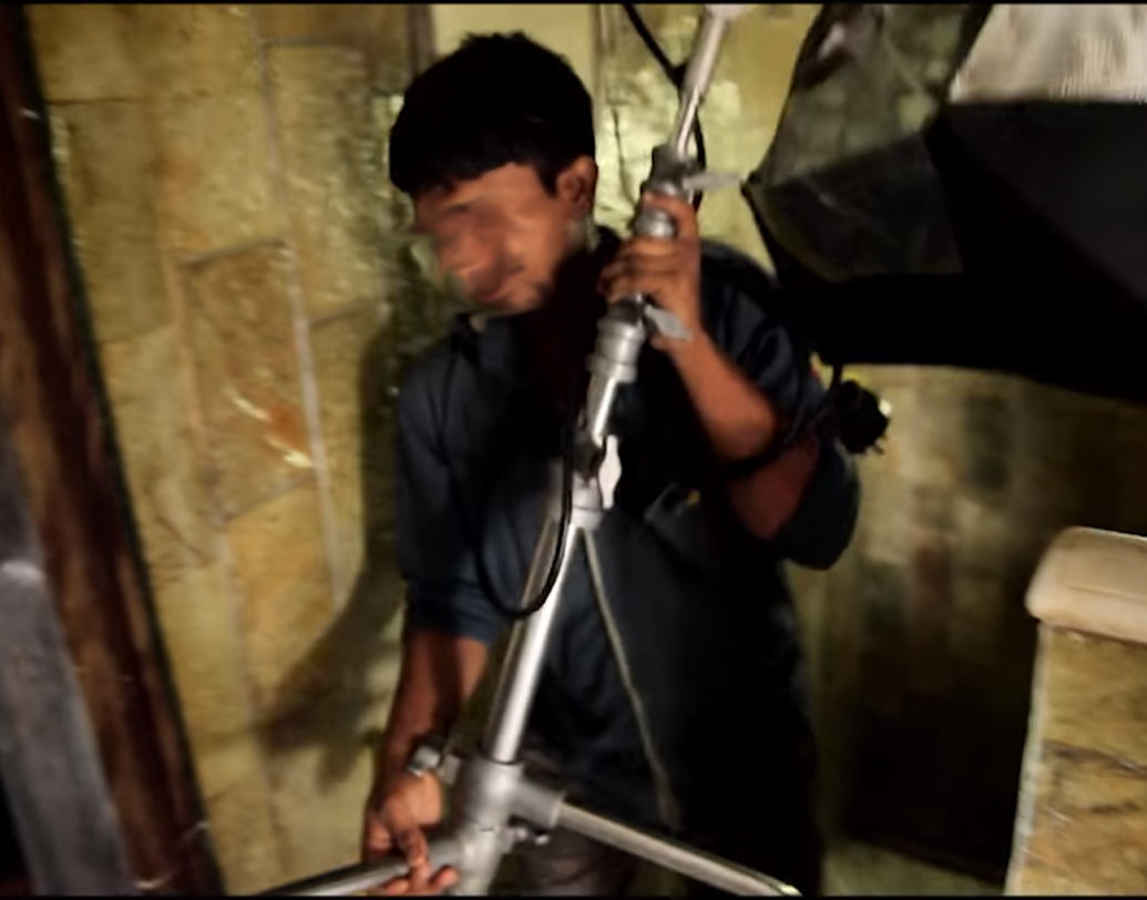 একটা সময় ছিল যখন এই ছবিগুলি যে প্রেক্ষাগৃহে মুক্তি পেত। সেখানে ৪০ জন কর্মচারী থাকতেন।