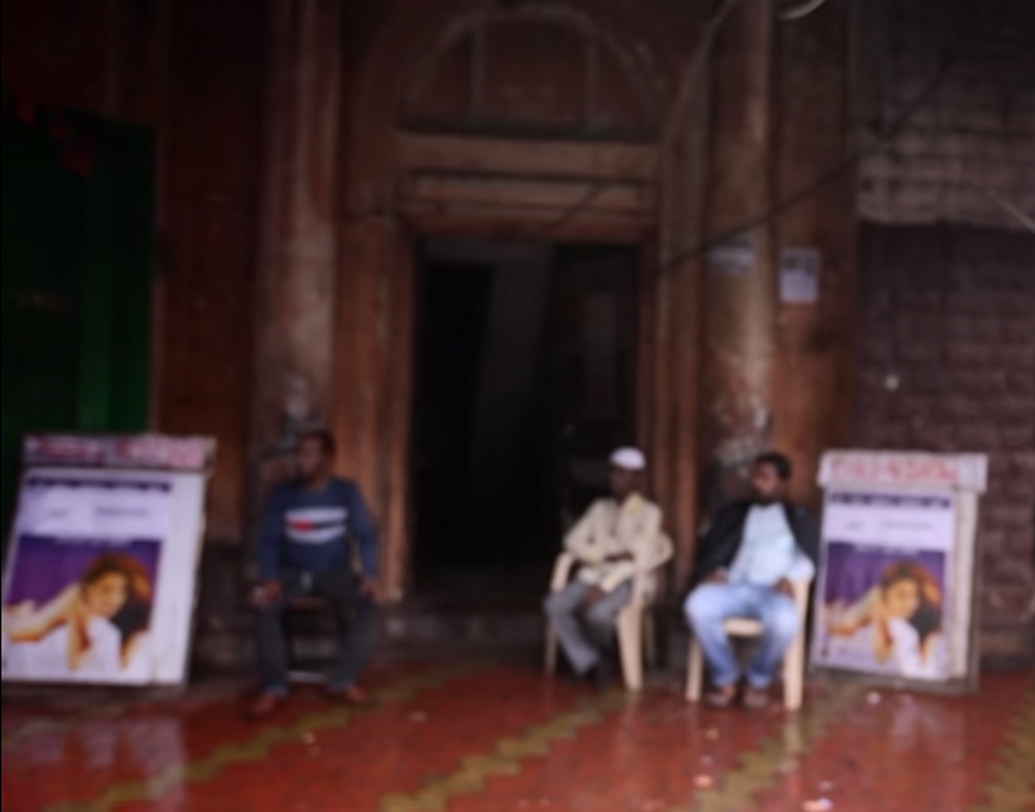 বর্তমানে মুম্বইয়ে এ ধরনের ছবির জন্য নির্দিষ্ট প্রেক্ষাগৃহগুলিতে চার জন কর্মী খুঁজে পাওয়া মুশকিল।