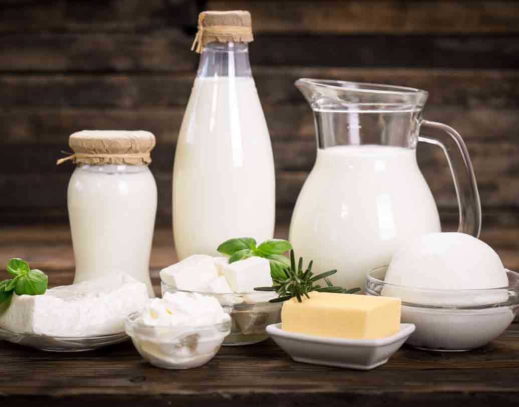 শিশুর হাড়ের সঠিক বৃদ্ধি ও মজবুতির জন্য তার খাদ্যতালিকায় রাখুন দুধ ও দুগ্ধজাত দ্রব্য। দুধের মধ্যে থাকা ক্যালসিয়াম হাড়ের ঘনত্ব বাড়ায়। শিশু দুধ খেতে না চাইলেও ওষুধের মতো করেই দুধ খাওয়ানো উচিত বলে মত চিকিৎসকদের। একান্তই তা না হলে পনির, দই, ছানা, মাখন এ সব রাখুন তার খাদ্যতালিকায়। ছবি: শাটারস্টক।