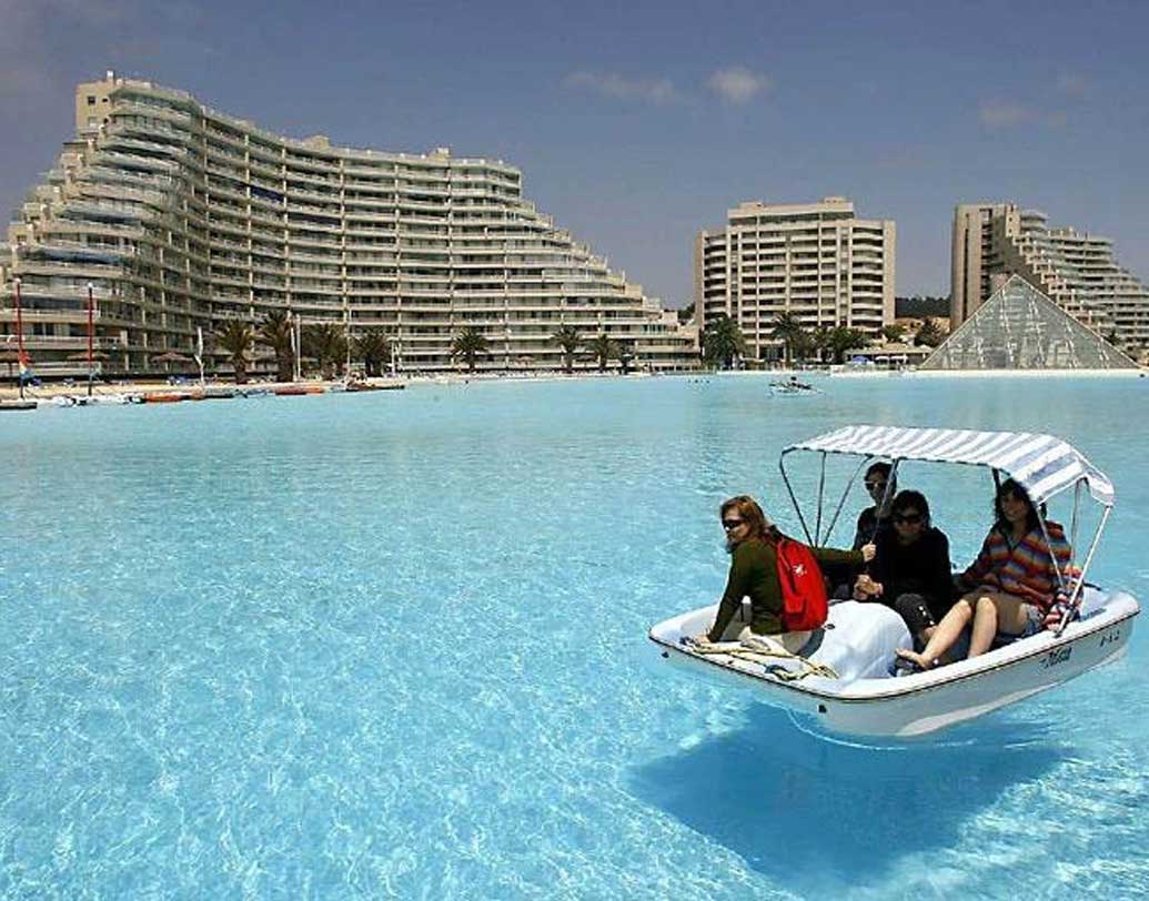 বৃহত্তম এই পুলটিতে অন্যান্য পুলের তুলনায় অনেক কম রাসায়নিক ব্যবহার করা হয়। এতে পালস পাওয়ার ওয়াটার ট্রিটমেন্ট ব্যবহার করা হয়েছে। এর ফলে তড়িৎচৌম্বকীয় ক্ষেত্র তৈরি করা হয়। জলের তাপমাত্রা ও ব্যাকটিরিয়া-ছত্রাকের বৃদ্ধিও নিয়ন্ত্রণে থাকে।