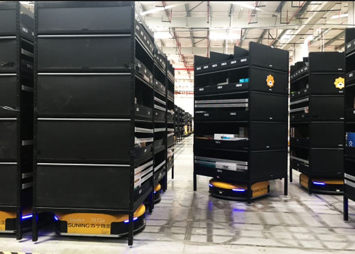 ৫০০ কিলোগ্রাম পর্যন্ত ওজন বহন করতে ওস্তাদ এরা। আর এই ৫০০ কিলোগ্রাম পর্যন্ত ওজন ঘাড়ে তুলে কারখানাময় ছুটে বেড়ায়। কিন্তু বিশেষ সেন্সরের জন্য একে অপরের সঙ্গে সংঘর্ষও লাগে না।