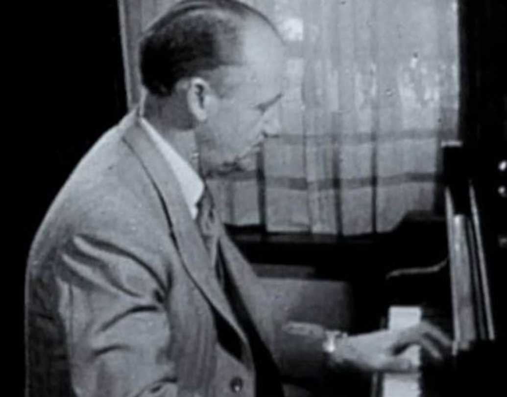 পিয়ানো বাজিয়ে গান করতে অসম্ভব ভালবাসতেন তিনি। ১৯৩০ সালে, ‘এভরিডে ইজ আ রেনবো ডে ফর মি’ নামে একটি গান কম্পোজ করে রেকর্ড করেছিলেন। পিয়ানোবাদক হিসেবেও ‘অ্যান ওল্ড ফ্যাশনড লকেট’ এবং ‘আওয়ার বাংলো অব ড্রিমস’ নামে তাঁর দু’টি গান আছে তাঁর।