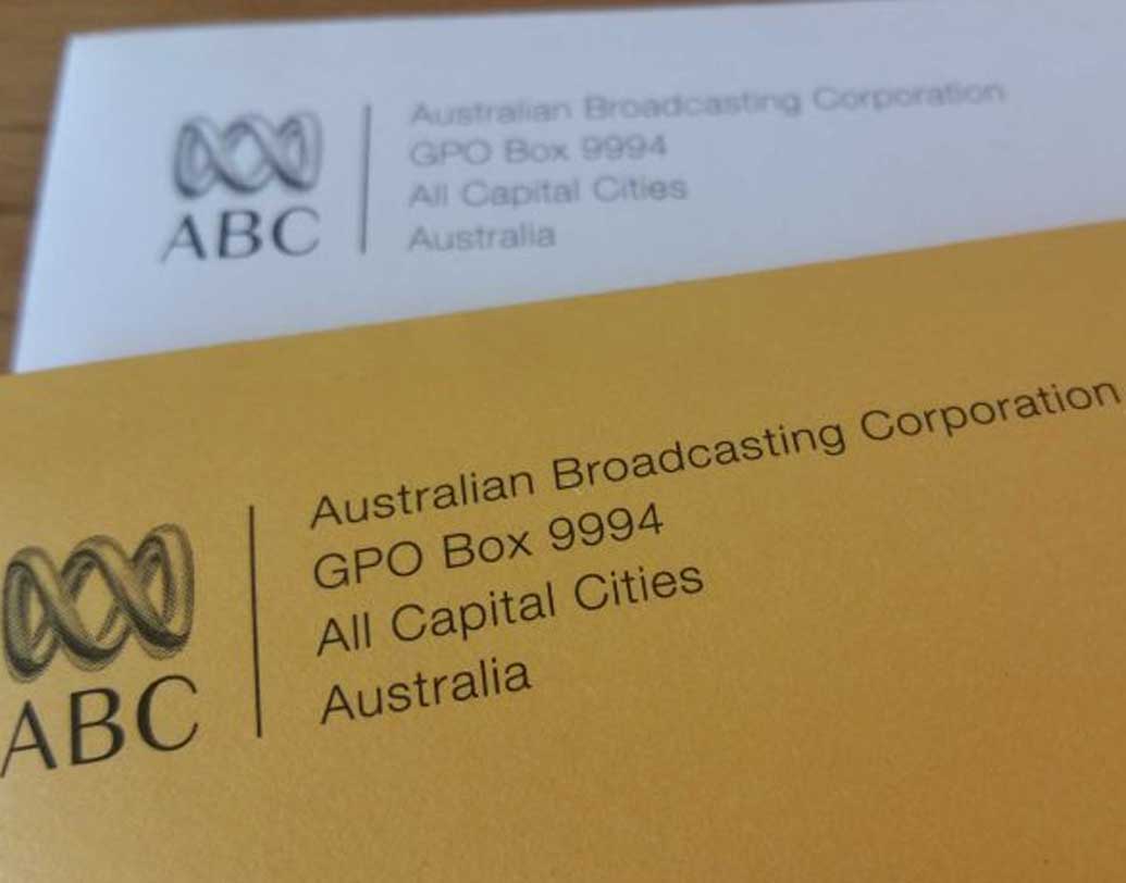 অস্ট্রেলিয়ার সমস্ত প্রদেশ এবং প্রদেশের রাজধানীতে অস্ট্রেলিয়ান ব্রডকাস্টিং কর্পোরেশনের যে অফিস আছে, সব অফিসের পোস্ট বক্স নম্বর ৯৯৯৪। এটি স্যর ডনের ব্যাটিং অ্যাভারেজ ৯৯.৯৪ এর সম্মানে।
