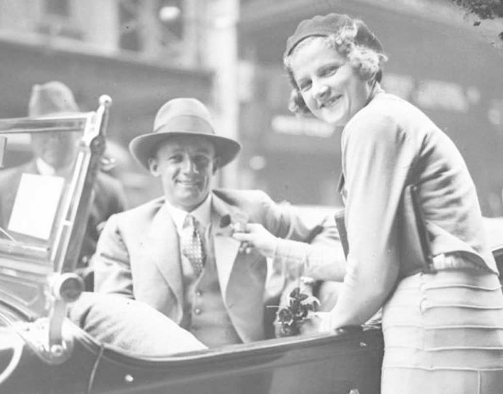 অত্যন্ত সাবধানে গাড়ি চালাতেন ব্র্যাডম্যান। শুধুমাত্র বাঁ দিকে গাড়ি ঘোরাতেই পছন্দ করতেন। যাকে বলে কনসেন্ট্রিক সার্কেলই ছিল তাঁর পছন্দের।