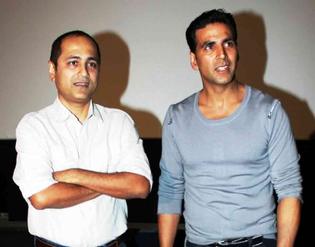 অক্ষয় কুমারের অভিনয়ে মুগ্ধ হয়ে একটা ঘড়ি উপহার দিয়ে দিয়েছিলেন পরিচালক বিপুল অমৃতলাল শাহ। আর সেই ঘড়ির মূল্য প্রায় ১৮ লক্ষ টাকা।