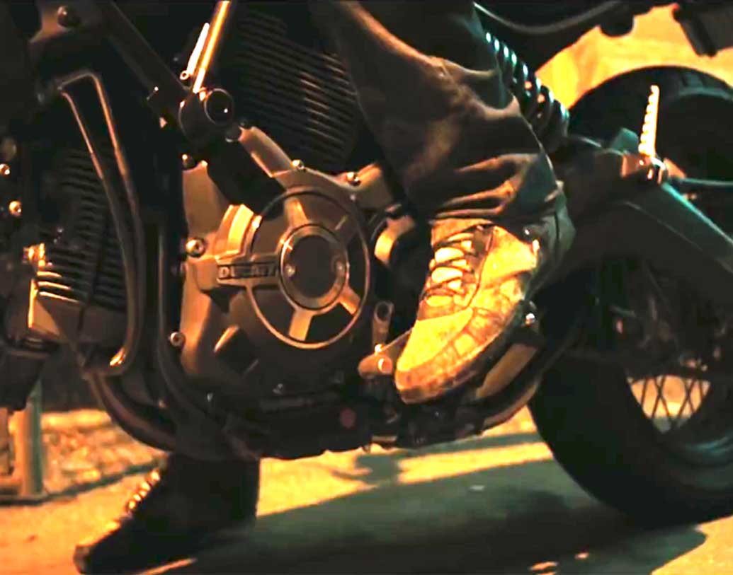 ডুকাটি স্ক্র্যাম্বলার ১১০০ বাজারে আসার আগেই হলিউড ছবি ভেনমের ট্রেলরে দেখা গিয়েছিল বাইকটিকে।