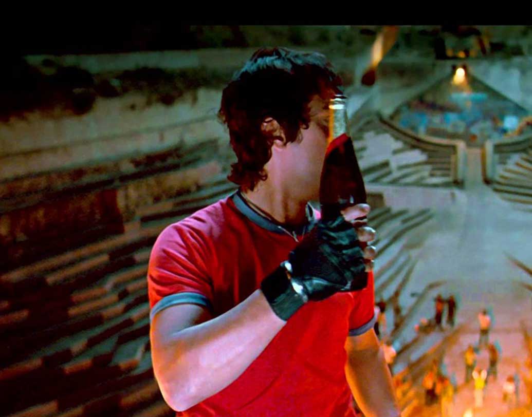 ‘রং দে বসন্তি’ ছবির ‘মস্তি কি পাঠশালা’ গানের কথা মনে পড়ে। রাজস্থানের নাহারগড় দুর্গে শুটিং হয়েছিল ছবির দৃশ্যটি। পরবর্তীতে রামলীলা ও পদ্মাবতেরও কয়েকটি দৃশ্যের শুটিং হয়েছে এখানে। নাহাড়গড় দুর্গের ‘রয়্যাল স্টে’ মিস করবেন না!