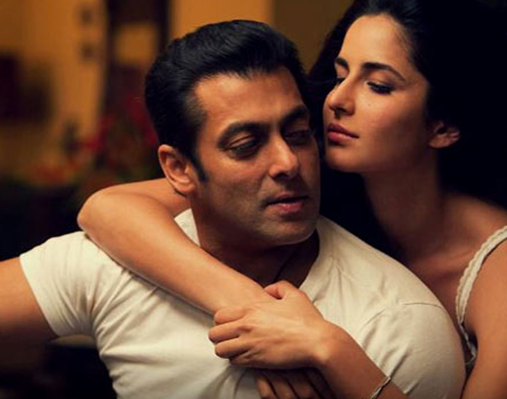 বলি মহলের জোর গুঞ্জন পুরনো প্রেম নাকি আবার ফিরে এসেছে। সলমন আর ক্যাটরিনার পুরনো প্রেম। এক সঙ্গে বেশ কিছু সিনেমা করেছেন সলমন আর ক্যাটরিনা। আপাতত দু’জনে ব্যস্ত ‘ভারত’-এর শুটিংয়ে।