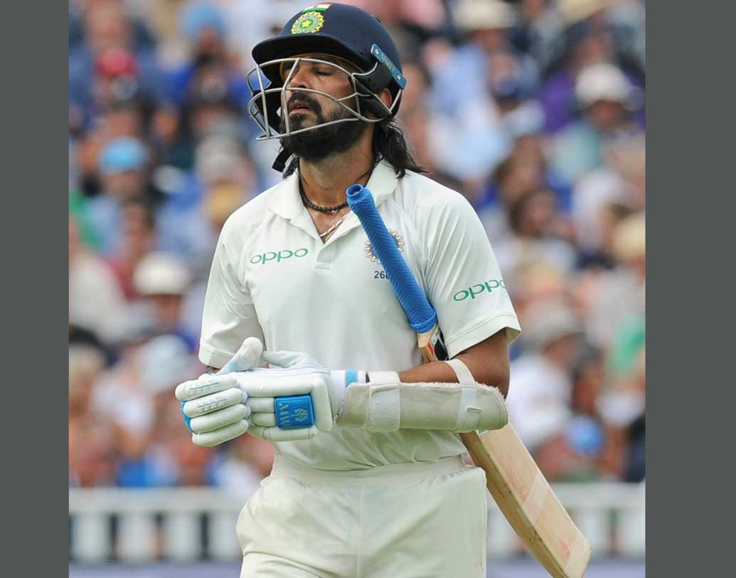 এক নজরে ইংল্যান্ডের মাটিতে ইংল্যান্ডের বিপক্ষে মুরলী বিজয়ের ব্যাটিং: টেস্ট-৭টি, ইনিংস-১৪টি, রান-৪২৮, ব্যাটিং গড়-৩০.৫৭, শতক-১টি, অর্ধ শতক-২টি, শূন্য রানে আউট হয়েছেন ৩ বার।