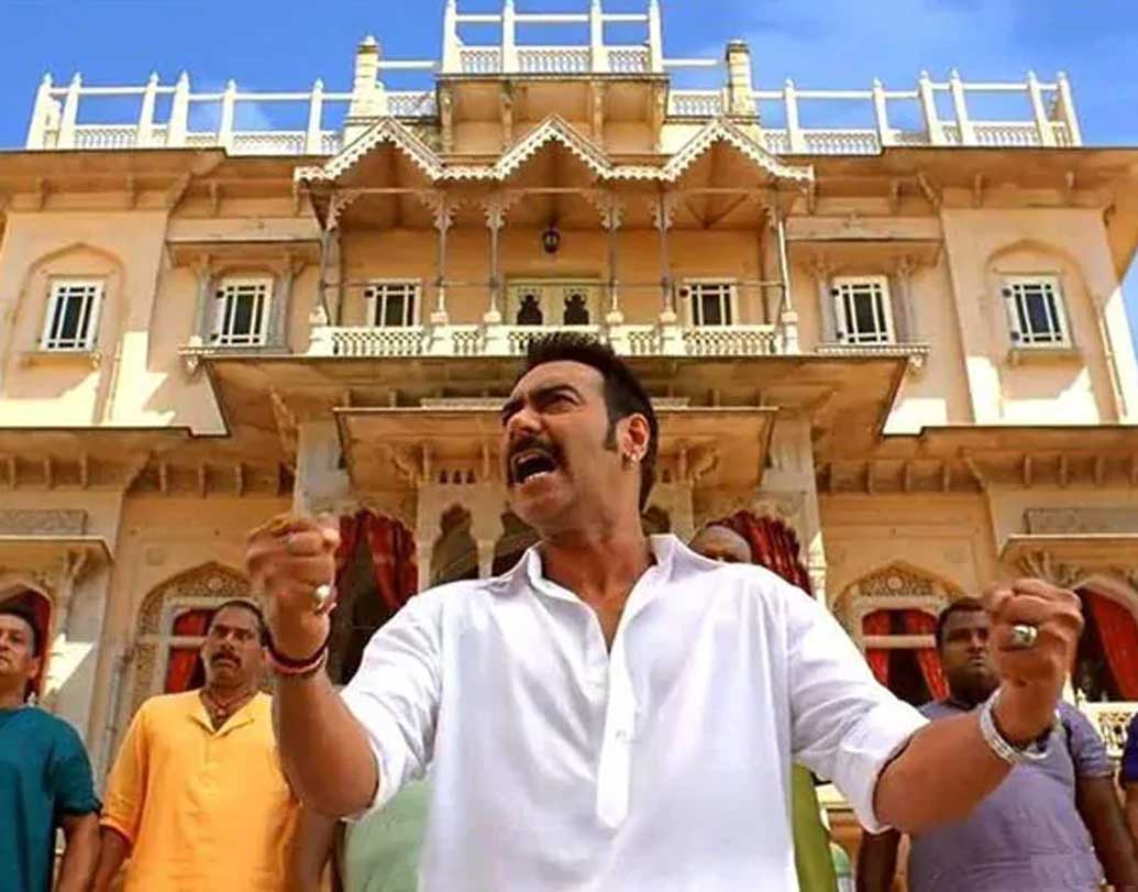 রাজস্থানের চোমু দুর্গে শুটিং হয়েছিল বোল বচ্চনের। শুটিং হয়েছে ‘ভুলভুলাইয়া’ ছবিরও।পর্যটকরা কিন্তু এখানেও থাকতে পারেন, ‘ডেস্টিনেশন ওয়েডিং’এর জন্যও জায়গাটি বর্তমানে বেশ জনপ্রিয়।