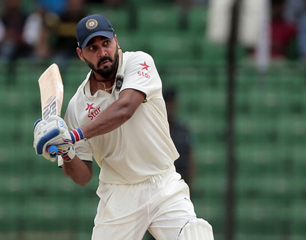 মুরলী বিজয়: ব্যাটিং অর্ডারে প্রথমেই থাকছে মুরলী বিজয়ের নাম। ২০০৮ সাল থেকে টেস্ট খেলছেন। এখনও পর্যন্ত ৫৯টি টেস্ট ম্যাচ খেলেছেন। মোট রান ৩,৯৩৩। ব্যাটিং গড় ৩৯.৩৩। চলতি সফরে সাফল্য না পেলেও মূরলীকে ওপেনার হিসাবে পারফেক্ট দেখছেন লক্ষ্মণ।