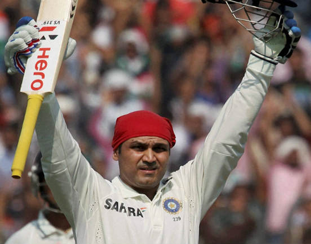 বীরেন্দ্র সহবাগ: মুরলির সঙ্গে থাকছেন বীরু। প্রথম ভারতীয় হিসাবে টেস্টে ত্রিশতরানের রেকর্ড রয়েছে তাঁর। ২০০৩ সালের ২৬ ডিসেম্বর থেকে ২০০৮ সালের ৩১ জুলাই পর্যন্ত টেস্টে মোট ১১ বার শতরান হাঁকিয়েছেন সহবাগ। এর সবকটিই ১৫০ রান বা তার বেশি রানের। ১০৪টি টেস্ট ম্যাচে ৮,৫৮৬ রান রয়েছে তাঁর দখলে। গড় পঞ্চাশের কাছাকাছি।