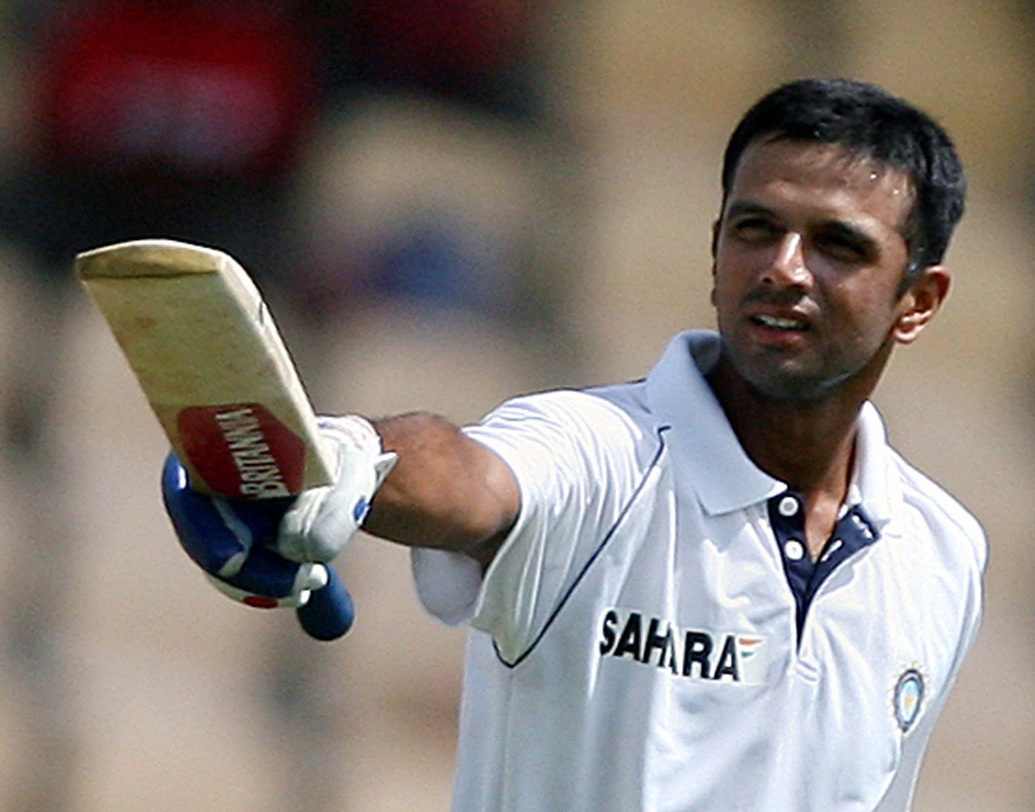 রাহুল দ্রাবিড়: ১৬৪টি টেস্ট ম্যাচে ১৩,২৬৪ রান রয়েছে দ্রাবিড়ের দখলে। তিন নম্বরে লক্ষ্ণণ রেখেছেন নিজের প্রিয় সতীর্থকে। ব্যাটিং গড় প্রায় ৫২.৩১। সর্বোচ্চ ২৭০। সেঞ্চুরি করেছেন ৩৬টি। নিয়েছেন ২১০টি ক্যাচও।